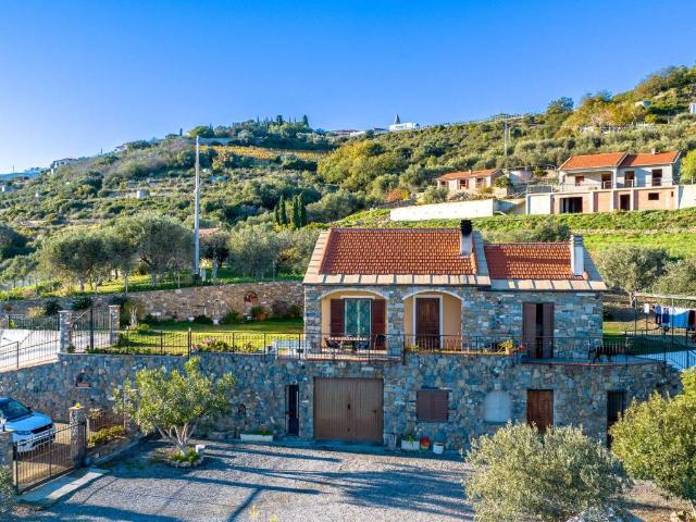 Villa Indipendente in vendita a Cipressa, Liguria