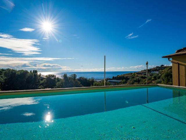 Villa Indipendente in vendita a Cipressa, Liguria
