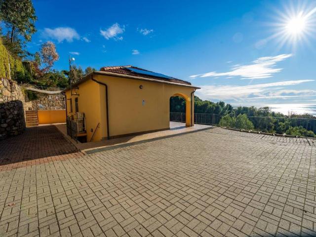 Villa Indipendente in vendita a Cipressa, Liguria