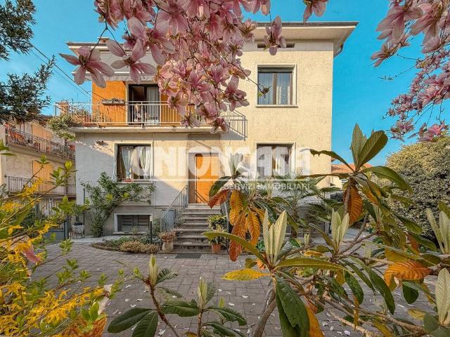 Villa Indipendente in vendita a Cirimido, Lombardia