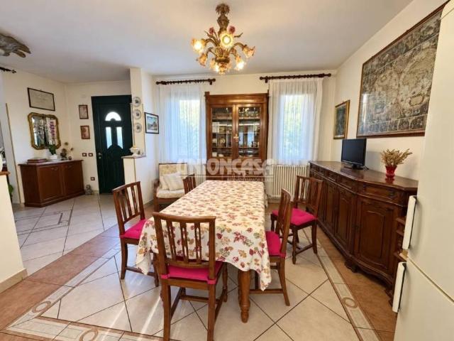 Villa Indipendente in vendita a Cirimido, Como