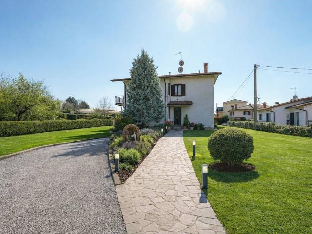Villa Indipendente in vendita a Cisano Bergamasco, Lombardia