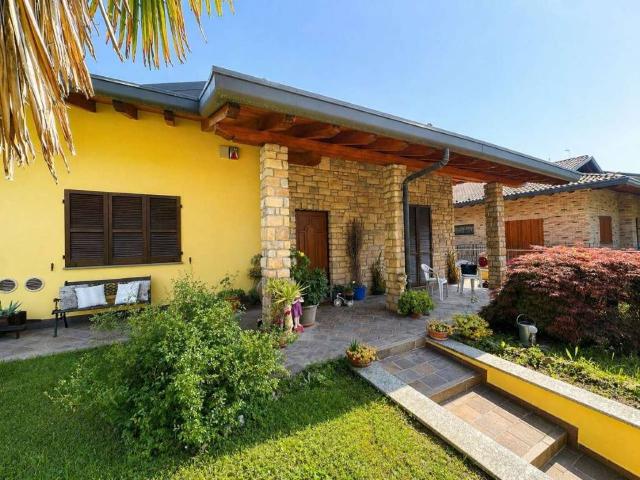 Villa Indipendente in vendita a Villasola, Cisano Bergamasco