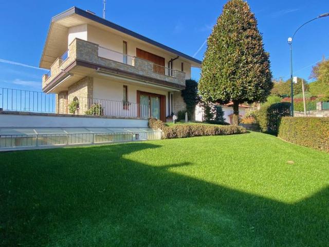 Villa Indipendente in vendita a Villasola, Cisano Bergamasco