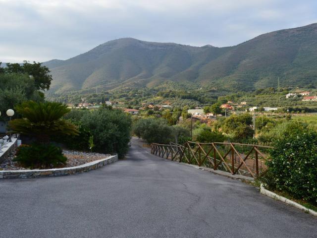Villa Indipendente in vendita a Cisano Sul Neva, Liguria