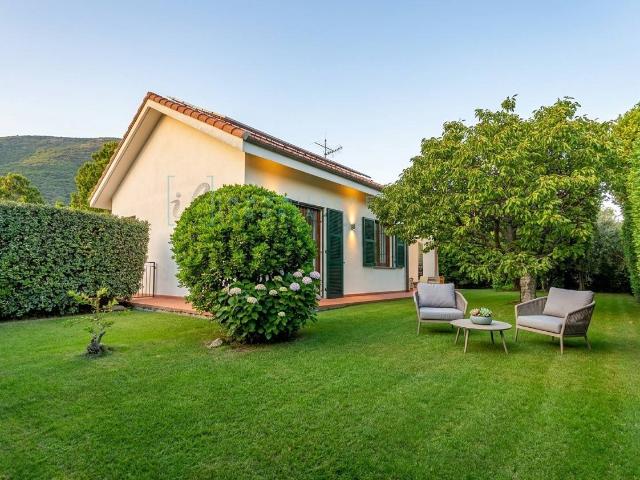 Villa Indipendente in vendita a Cisano Sul Neva, Liguria