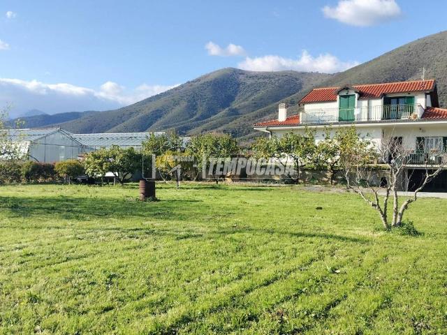 Villa Indipendente in vendita a Albenga, Liguria