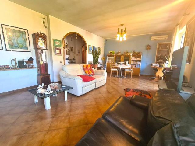 Villa Indipendente in vendita a Cisano Sul Neva, Liguria