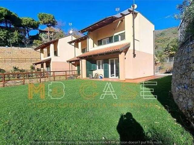 Villa Indipendente in vendita a Cisano Sul Neva, Liguria