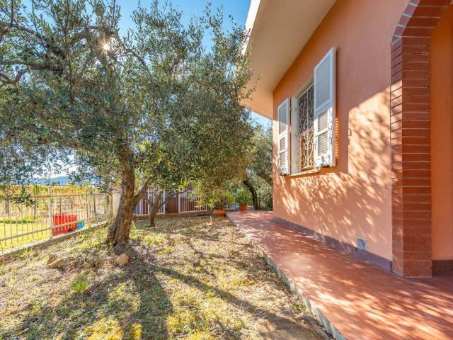 Villa Indipendente in vendita a Albenga, Liguria