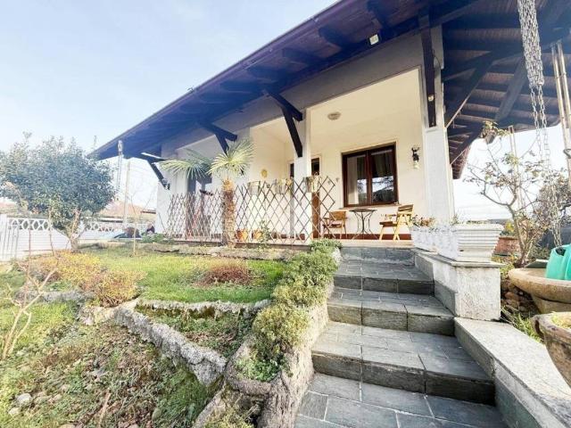 Villa Indipendente in vendita a Cislago, Lombardia