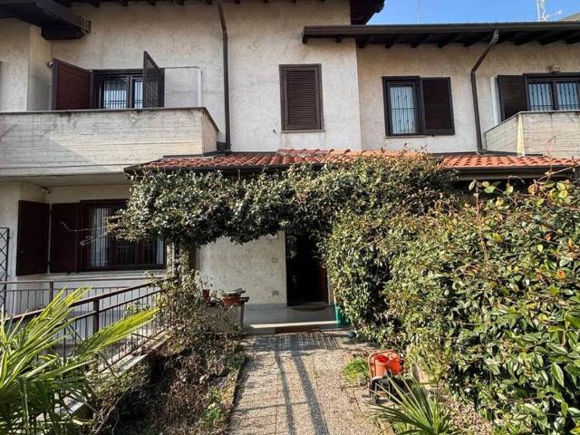 Villa Indipendente in vendita a Cascina Santa Maria, Cislago