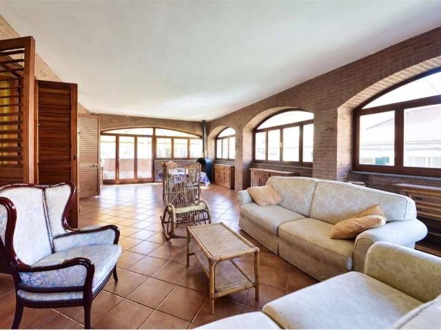 Villa Indipendente in vendita a Cislago, Varese