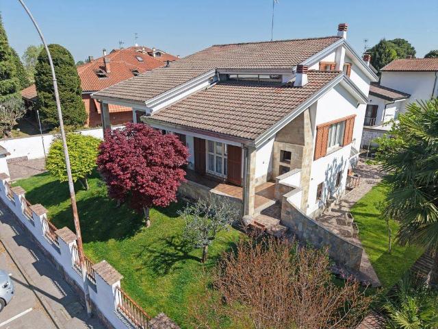 Villa Indipendente in vendita a Cisliano, Lombardia