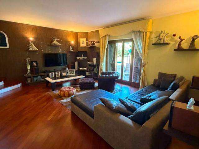 Villa Indipendente in vendita a Quartiere San Valentino, Cisterna Di Latina