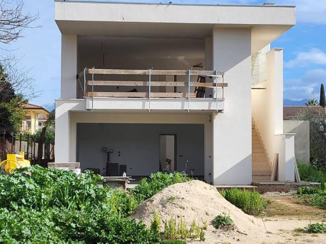 Villa Indipendente in vendita a Cisterna Di Latina, Lazio