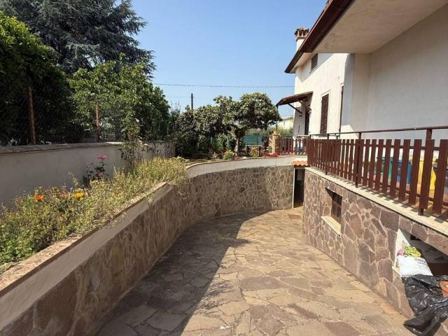 Villa Indipendente in vendita a Quartiere San Valentino, Cisterna Di Latina