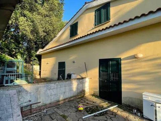 Villa Indipendente in vendita a Cisterna di Latina, Latina