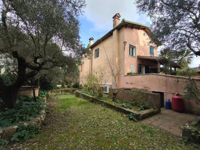Villa Indipendente in vendita a Cisterna Di Latina, Lazio