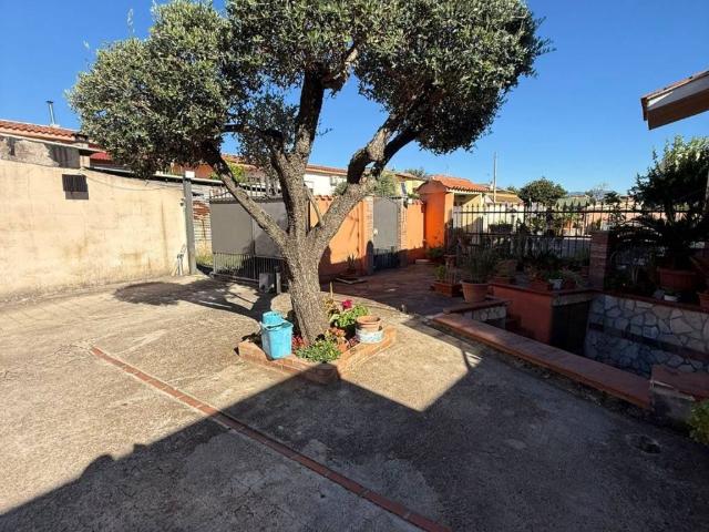 Villa Indipendente in vendita a Quartiere San Valentino, Cisterna Di Latina