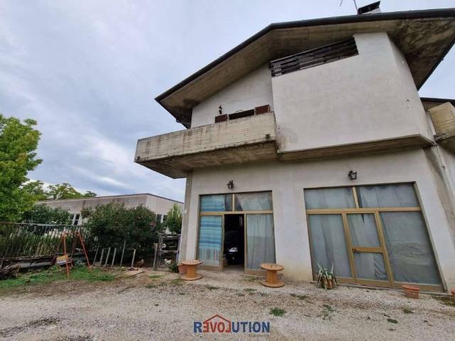 Villa Indipendente in vendita a Zona Industriale di Cerbara -Giove, Città di Castello