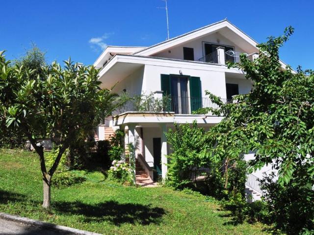 Villa Indipendente in vendita a Città Sant'angelo, Abruzzo