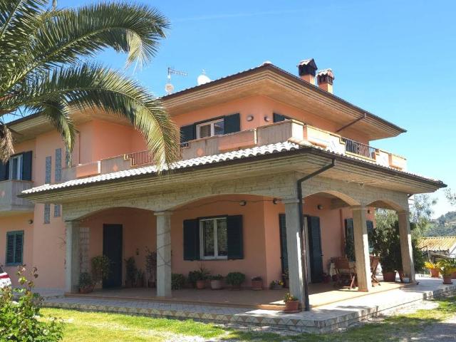 Villa Indipendente in vendita a Ponticello, Città Sant'angelo