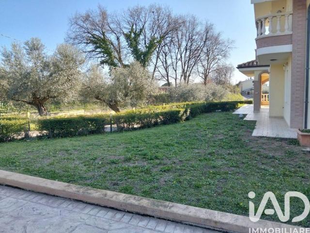 Villa Indipendente in vendita a Città Sant'angelo, Abruzzo