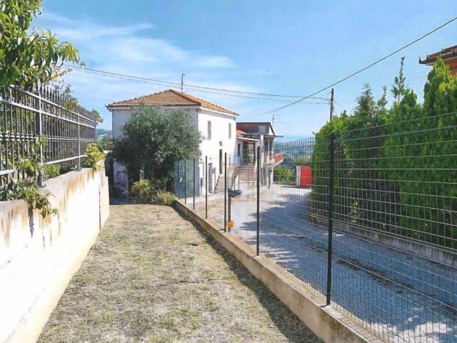 Villa Indipendente in vendita a Città Sant'angelo, Abruzzo