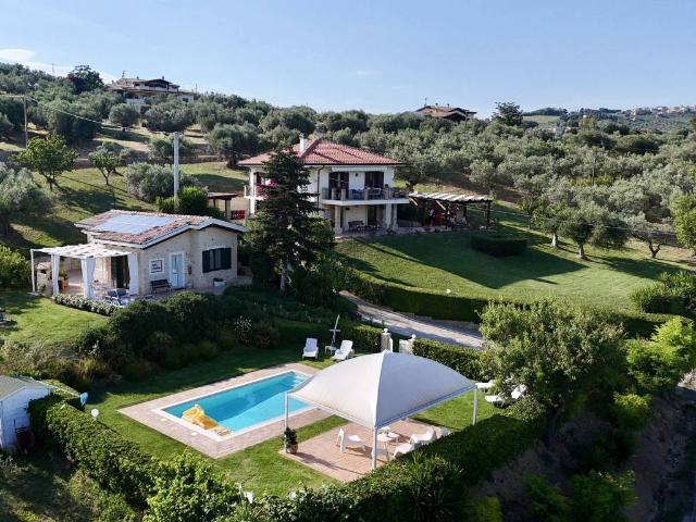 Villa Indipendente in vendita a Città Sant'angelo, Abruzzo