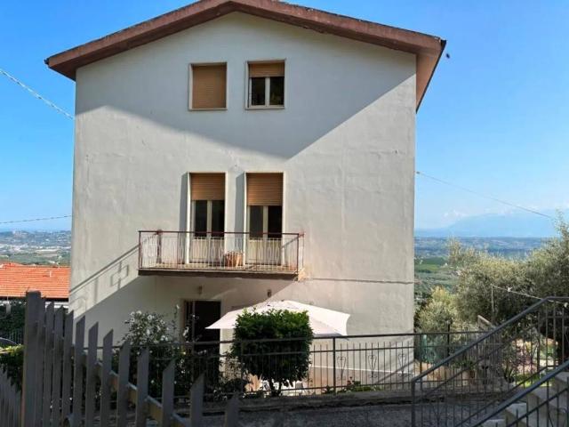 Villa Indipendente in vendita a Città Sant'angelo, Abruzzo