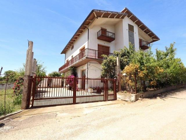Villa Indipendente in vendita a Città Sant'angelo, Abruzzo