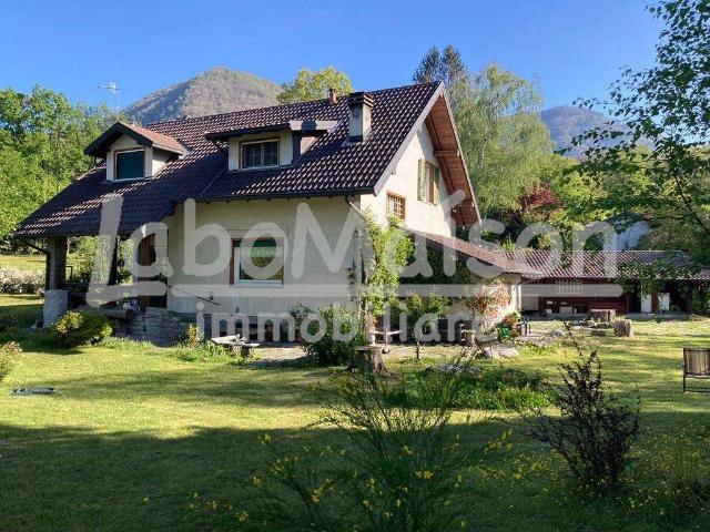 Villa Indipendente in vendita a Vararo, Cittiglio