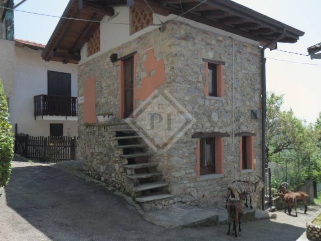 Villa Indipendente in vendita a Comunità Montana Valli del Verbano, Cittiglio