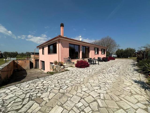 Villa Indipendente in vendita a Civita Castellana, Lazio