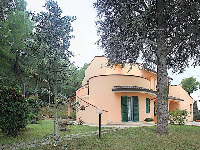 Villa Indipendente in vendita a Mori, Marche
