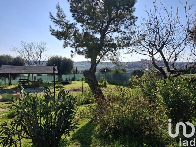 Villa Indipendente in vendita a Contrada Migliarino, Marche