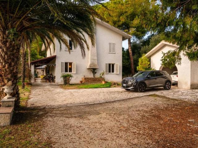 Villa Indipendente in vendita a Contrada Grazie, Marche