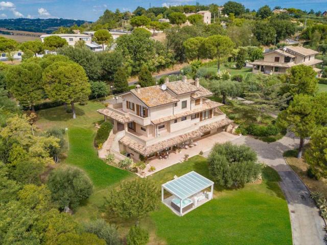 Villa Indipendente in vendita a Marche, Macerata