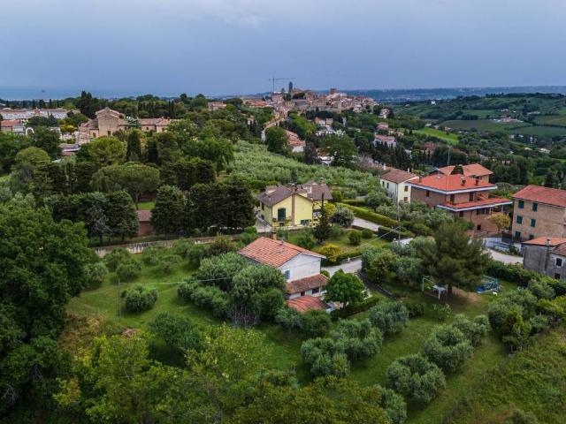 Villa Indipendente in vendita a Contrada Grazie, Marche