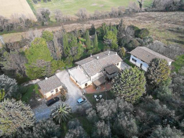 Villa Indipendente in vendita a Contrada San Savino, Marche