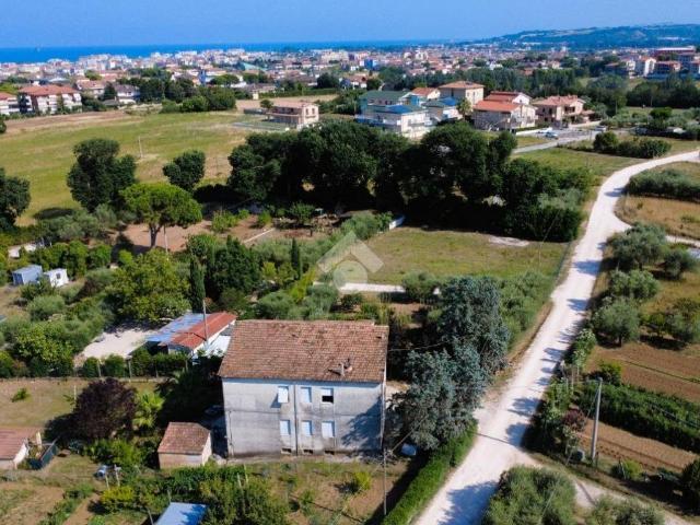 Villa Indipendente in vendita a Contrada Maranello, Marche