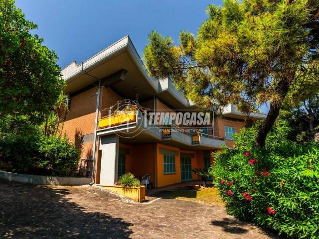 Villa Indipendente in vendita a Contrada Maranello, Marche