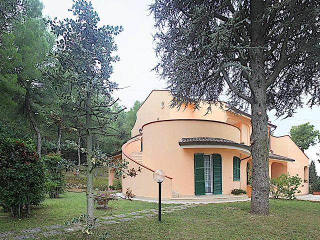 Villa Indipendente in vendita a Mori, Marche