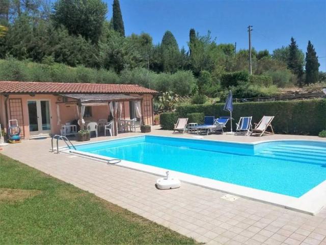 Villa Indipendente in vendita a Contrada San Savino, Marche