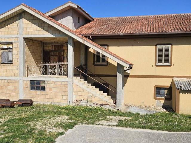 Villa Indipendente in vendita a Civitaquana, Abruzzo