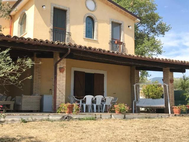 Villa Indipendente in vendita a Civitaquana, Abruzzo