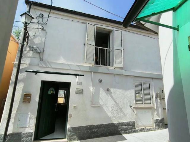 Villa Indipendente in vendita a Civitaquana, Abruzzo