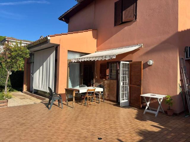 Villa Indipendente in vendita a San Gordiano, Roma Capitale
