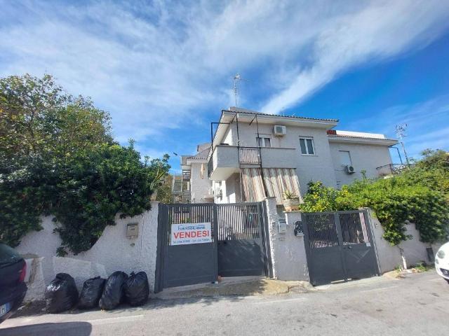 Villa Indipendente in vendita a San Gordiano, Roma Capitale